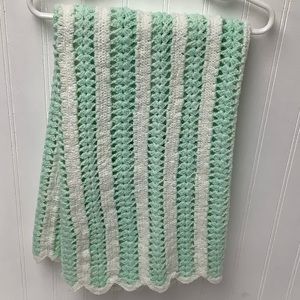 🤑Handmade baby afghan. 31” x 24”